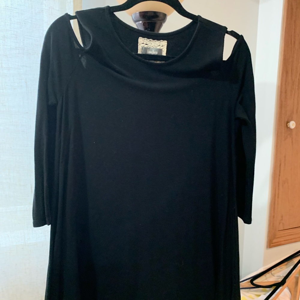 Neiman Marcus Black Cold Shoulder Top Large